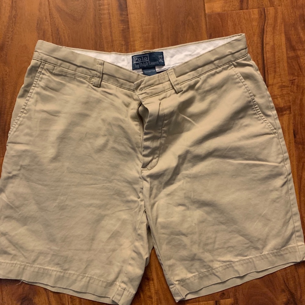 Men’s khaki polo shorts